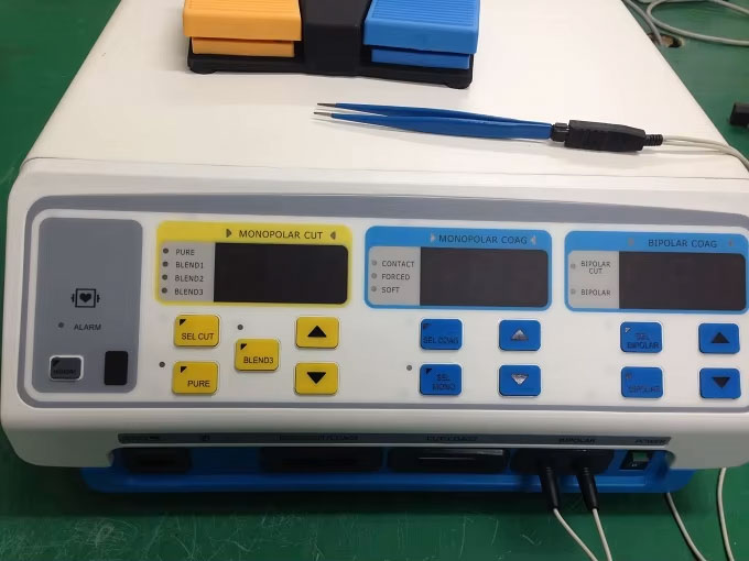 Bipolar Vessel Sealing Electrosurgical Generator with Ligasure Technology for Laparoscopy